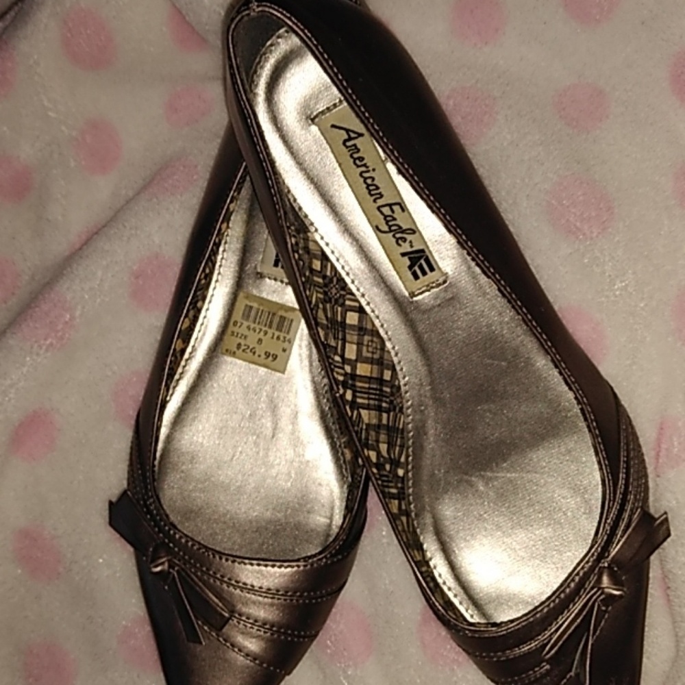 NWT American eagle kitten heels metallic taupe 8w